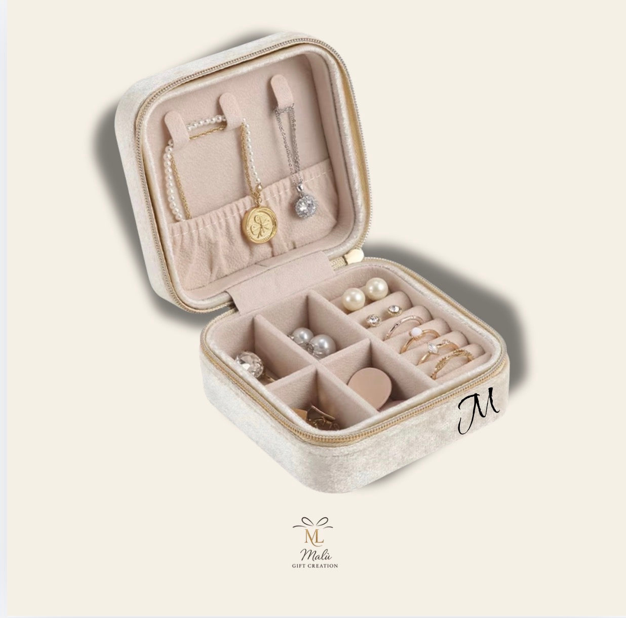 Personalisierte Schmuckbox aus Samt & Kunstleder