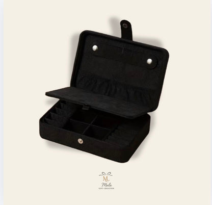 Personalisierte Schmuckbox aus Samt & Kunstleder