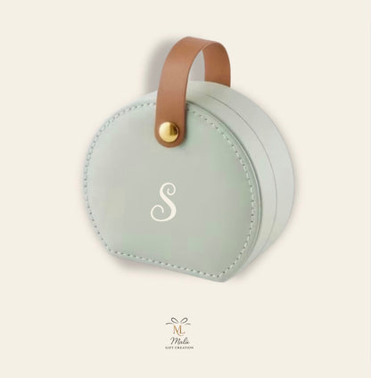 Personalisierte Schmuckbox aus Samt & Kunstleder